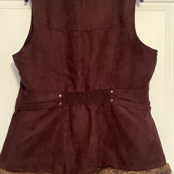 Size Large brown faux suede, faux fur vest. - Picture 4 of 6